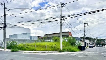 Terreno em Bairro para Venda