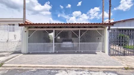 Casa em Bairro para Venda