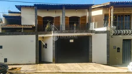 Casa em Bairro para Venda