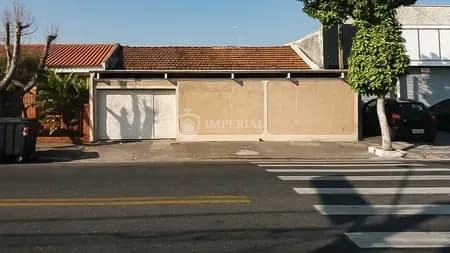 Casa em Bairro para Venda