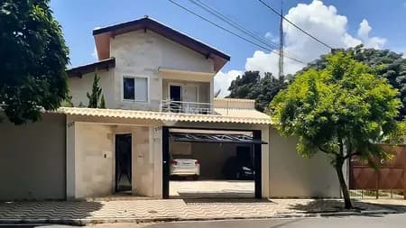 Casa em Bairro para Venda