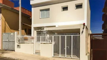 Casa em Bairro para Venda