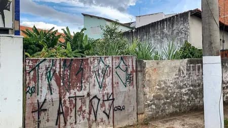 Terreno em Bairro para Venda