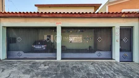 Casa em Bairro para Venda