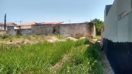 Terreno em Bairro para Venda