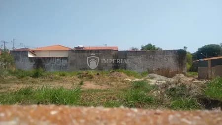 Terreno em Bairro para Venda