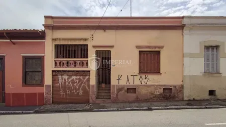 Casa em Bairro para Venda