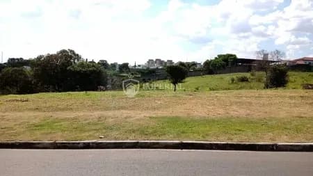 Terreno em Bairro para Venda