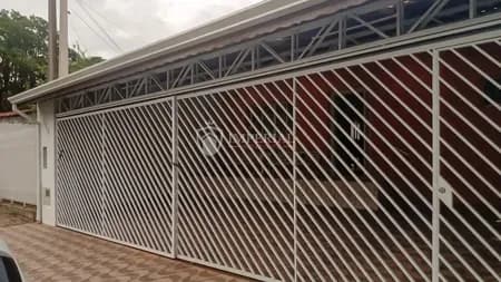 Casa em Bairro para Venda