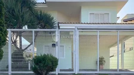 Casa em Bairro para Venda