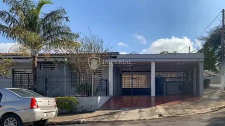 Casa em Bairro para Venda