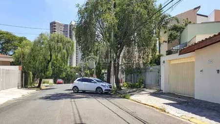 Casa em Bairro para Venda