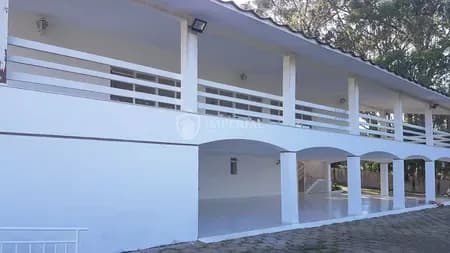 Casa em Bairro para Aluguel