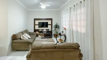 Casa em Bairro para Venda