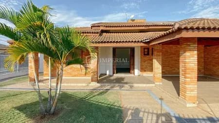 Casa em Bairro para Venda ou Aluguel