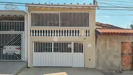 Casa em Bairro para Venda