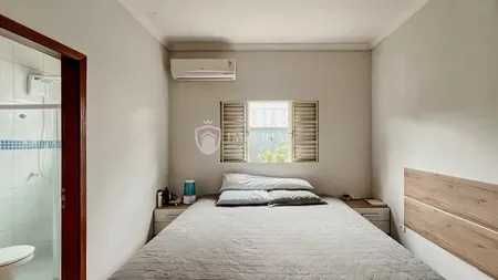 Casa em Bairro para Aluguel