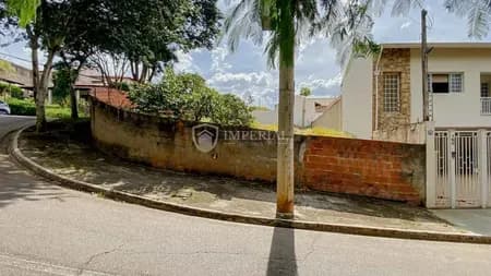 Terreno em Bairro para Venda