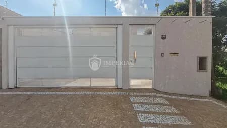 Casa em Bairro para Venda