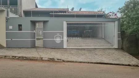 Casa em Bairro para Venda