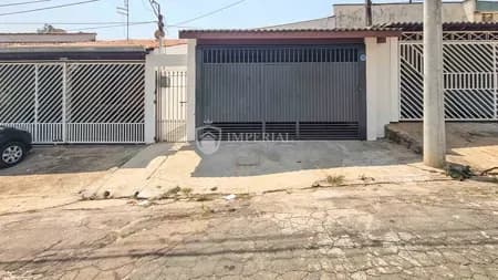 Casa em Bairro para Venda