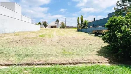 Terreno em Bairro para Venda