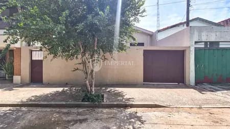 Casa em Bairro para Venda