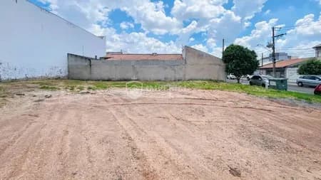 Terreno em Bairro para Venda
