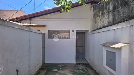 Casa em Bairro para Aluguel
