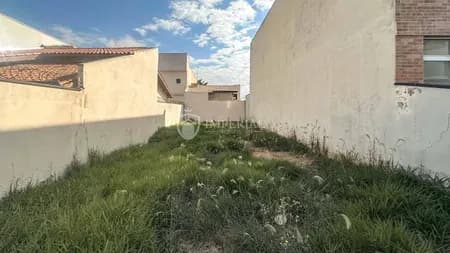 Terreno em Bairro para Venda