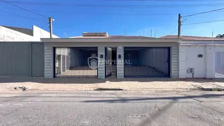 Casa em Bairro para Venda