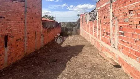 Terreno em Bairro para Venda