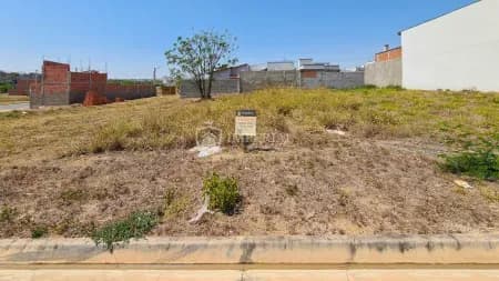 Terreno em Bairro para Venda