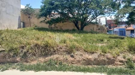 Terreno em Bairro para Venda