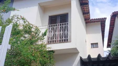 Casa em Bairro para Venda