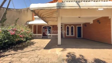 Casa em Bairro para Venda