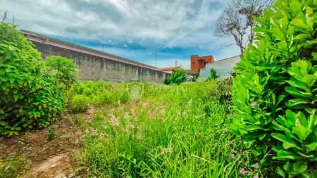 Terreno em Bairro para Venda