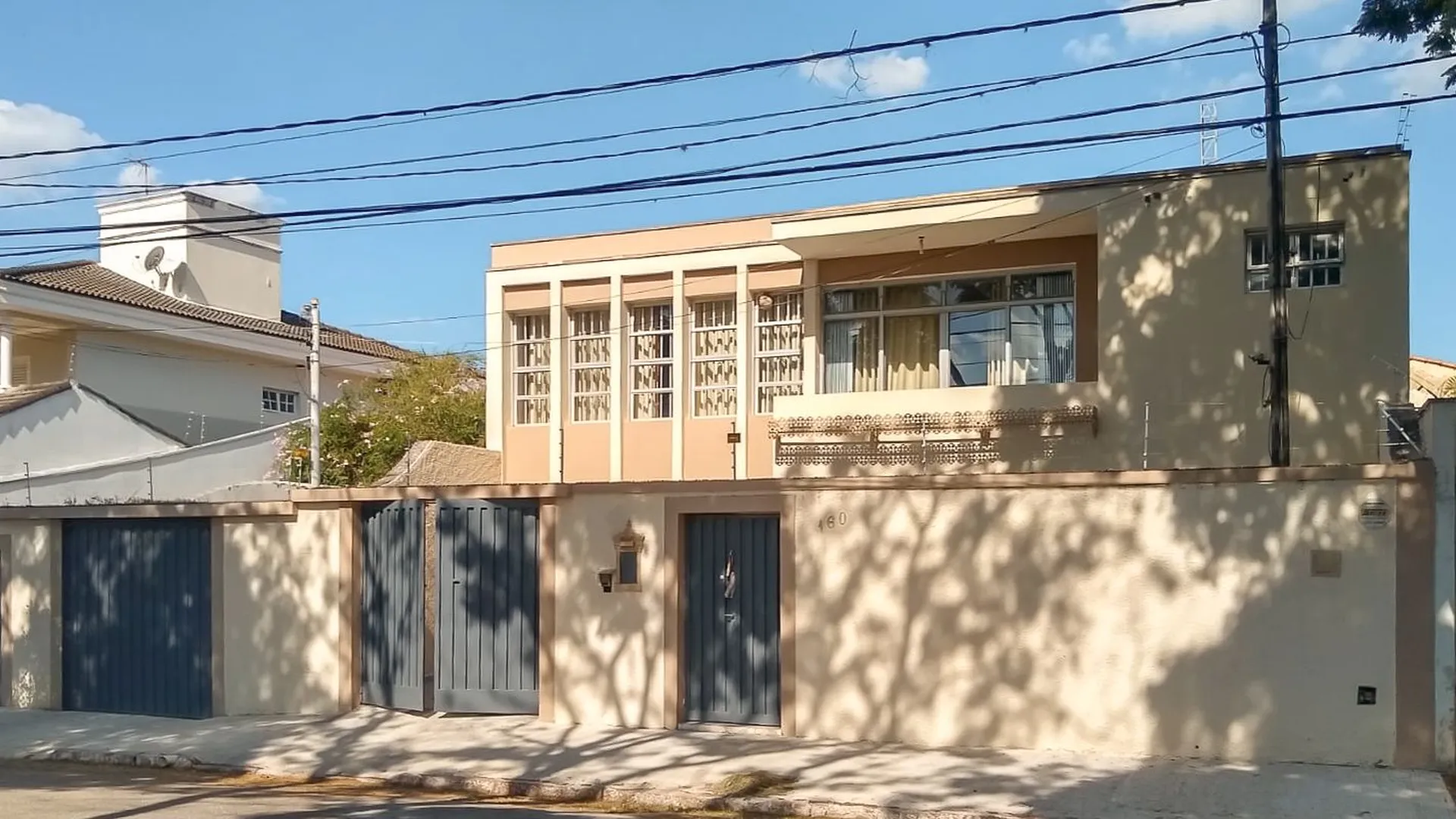 Casa em Bairro para Venda