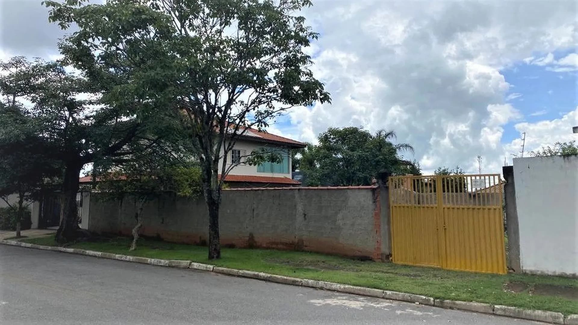 Terreno em Bairro para Venda